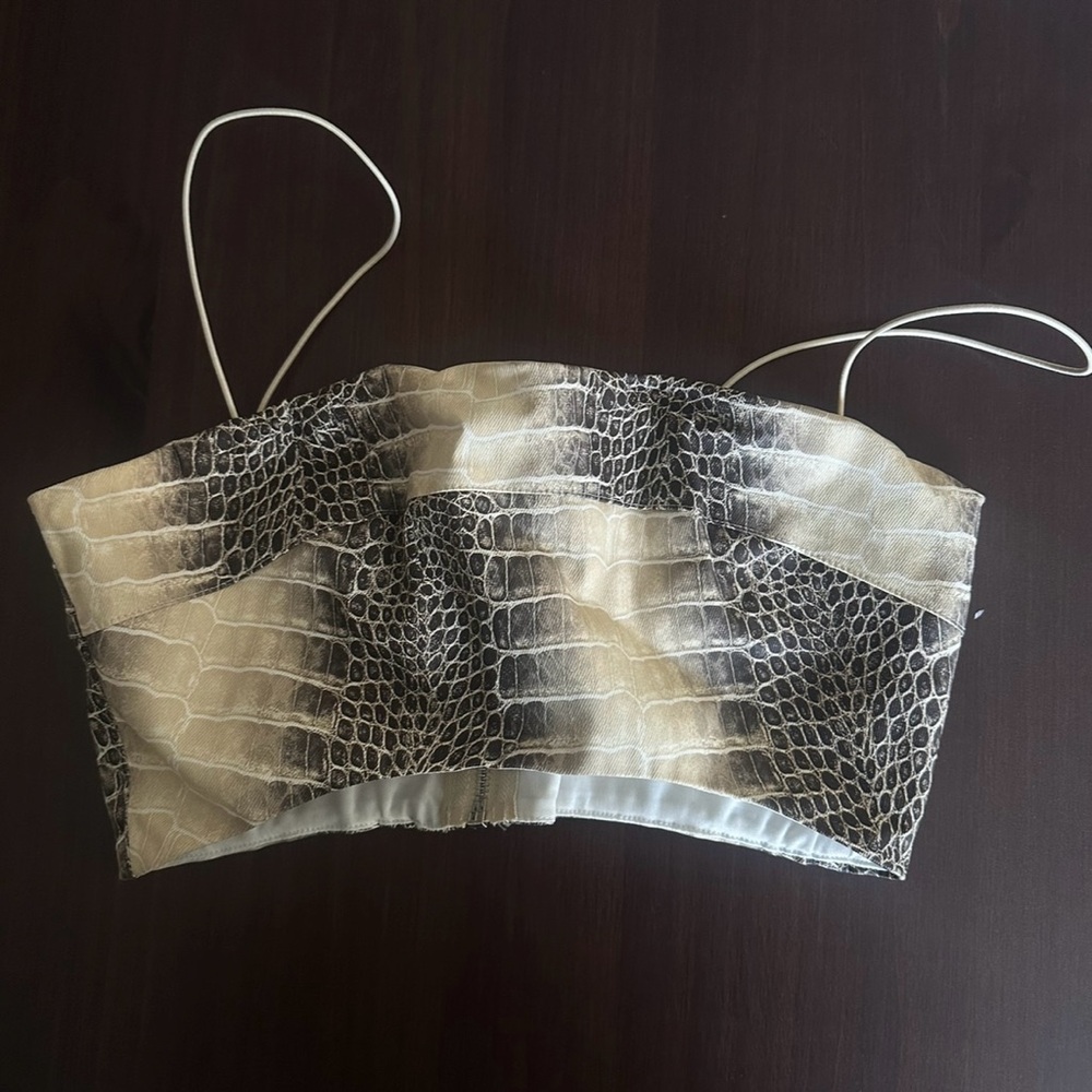 Snakeskin crop